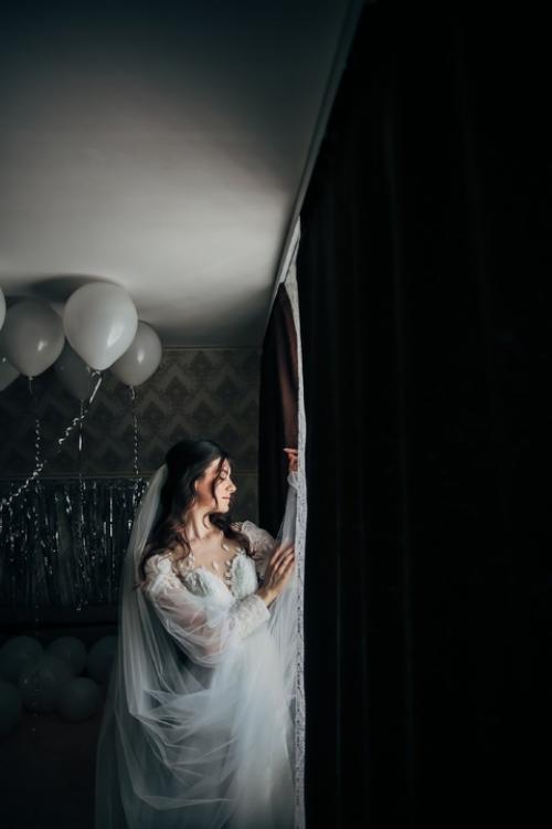 Утро- это самое лучшее время для съемки портретов невесты. 02