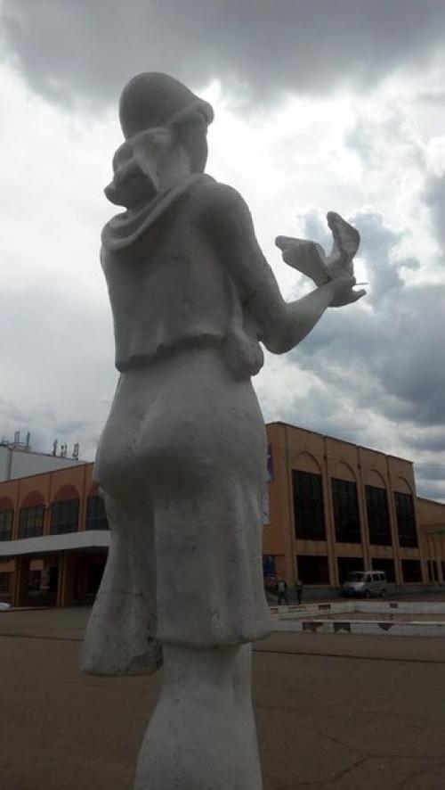 Никто Ничего не Знает про Девушку с Голубем. 02