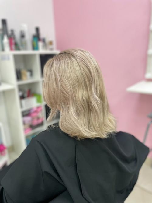 Шегги (Shaggy) - это многослойная стрижка с рваными прядями, создающая эффект небрежности и объема. 01 Шегги (Shaggy) - это многослойная стрижка с рваными прядями, создающая эффект небрежности и объема. 01