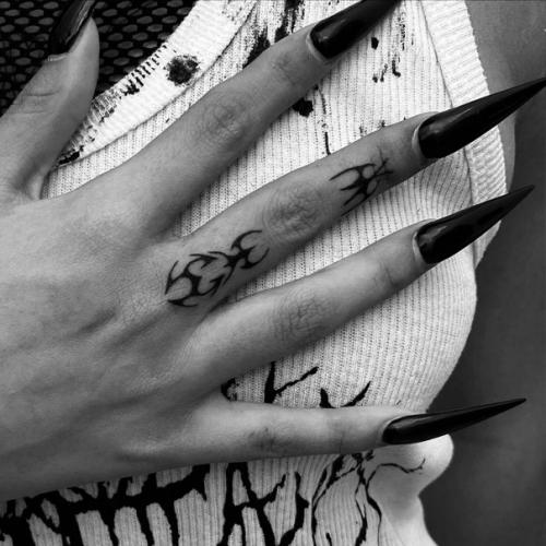 Мне мама в детстве рассказала историю, которая произошла у нее на работе. 01