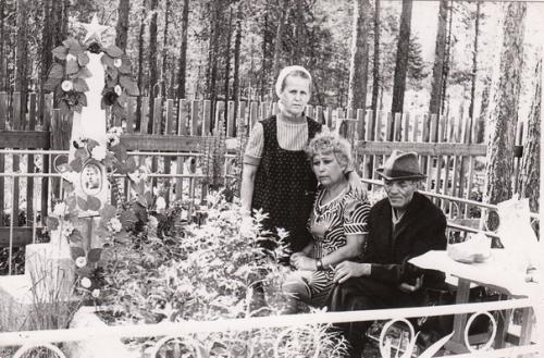 Снова листаю альбомы Клавдии Александровны савкиной, пытаюсь представить какие-то моменты её судьбы. 08