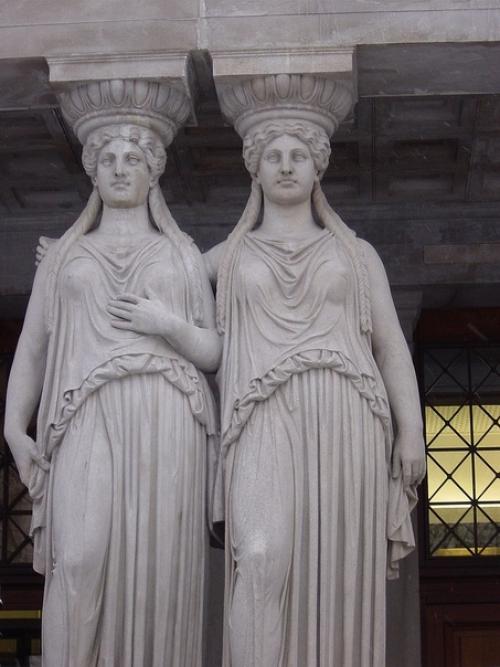 Никто Ничего не Знает про Девушку с Голубем. 01