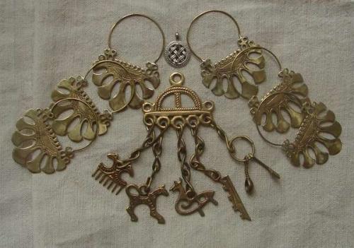 Вятичи.  Жилых слоев с перечисленными здесь Находками в Москве пока не найдено, но они, конечно, были. 01