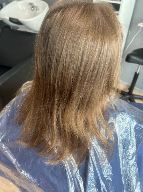 Глазурирование волос - это процедура, которая позволяет придать волосам блеск, объем и ухоженный вид. 01