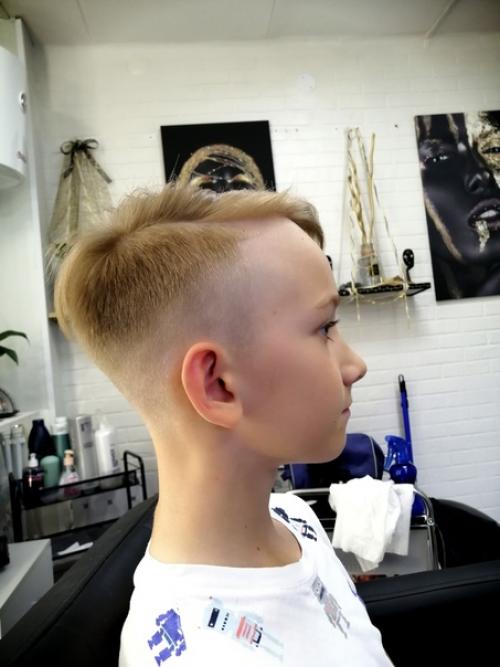 Модный, стильный Кирилл с новой стрижкой, волна андеркатиков не заканчивается. 03