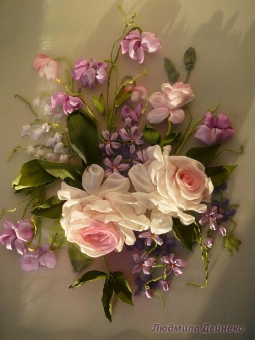 Вышивка лентами. С давних времен узкие полоски ткани применялись в повседневной жизни и хозяйственной деятельности людей. 07