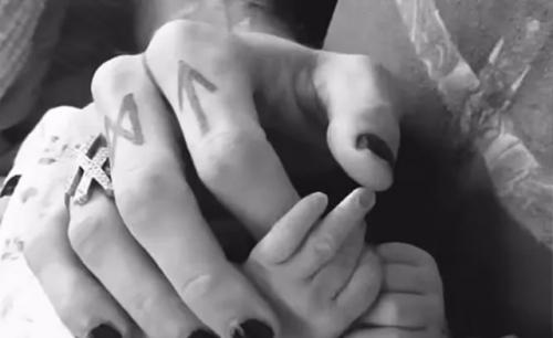 Меган Фокс призналась, что не планировала ребенка от бывшего бойфренда колсона бэйкера. 01