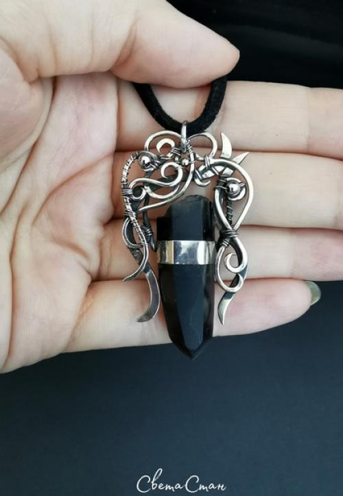 Была задача красиво оформить кристалл мориона. 02