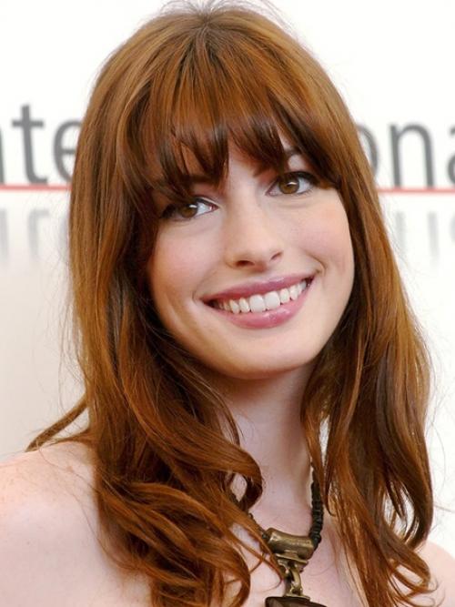 24 знаменитости, которым идет челка. 01