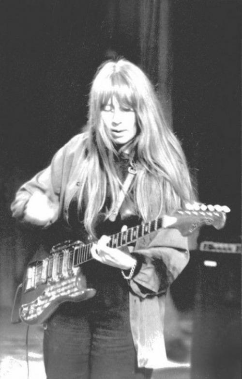 Я думаю, если бы Янка Дягилева узнала бы, что о ней будет писать стилист, как об иконе стиля, она была бы ошарашена, скажем так. 03 Я думаю, если бы Янка Дягилева узнала бы, что о ней будет писать стилист, как об иконе стиля, она была бы ошарашена, скажем так. 03