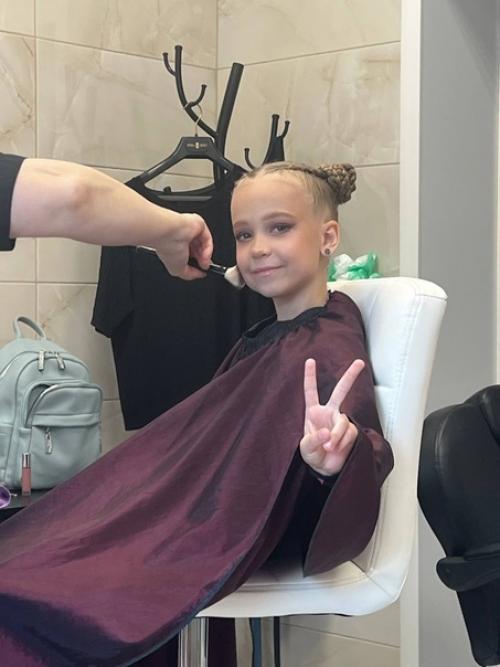 Сценический мейкап и прическа для маленькой спортсменки. 03