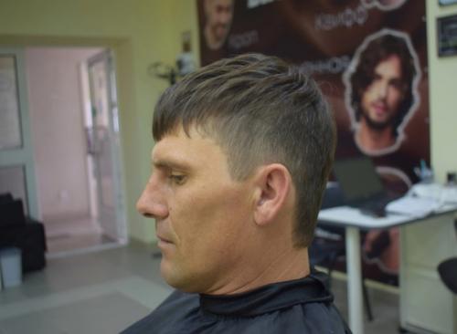 Подбирая стильную, современную стрижку, мастер рекомендует учитывать некоторые особенности: 09