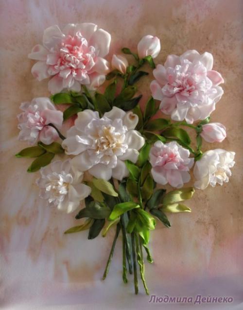 Вышивка лентами. С давних времен узкие полоски ткани применялись в повседневной жизни и хозяйственной деятельности людей. 05