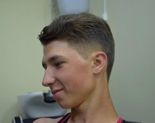 Подбирая стильную, современную стрижку, мастер рекомендует учитывать некоторые особенности: 08