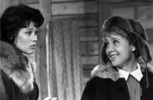 - с тумбочками у нас хорошо, а вот по части подушек бедствуем. 04 - с тумбочками у нас хорошо, а вот по части подушек бедствуем. 04