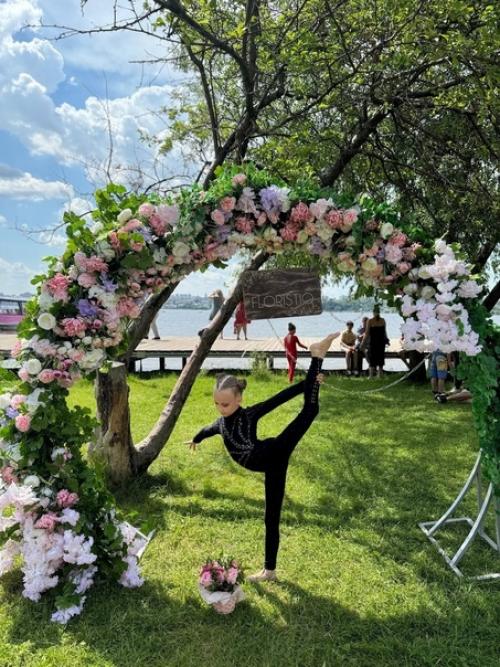 Сценический мейкап и прическа для маленькой спортсменки. 04