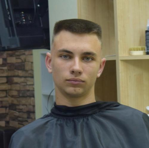 Подбирая стильную, современную стрижку, мастер рекомендует учитывать некоторые особенности: 06