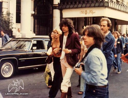 Onthisday in Led_Zeppelin_History: 7 июня 1977 - у Led Zeppelin прошел 1- ый из серии 6 концертов в Madison Square Garden в Нью-йорке. 04 Onthisday in Led_Zeppelin_History: 7 июня 1977 - у Led Zeppelin прошел 1- ый из серии 6 концертов в Madison Square Garden в Нью-йорке. 04