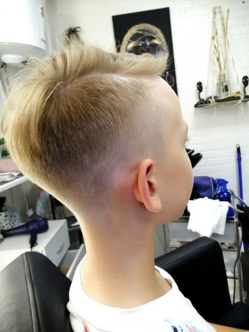 Модный, стильный Кирилл с новой стрижкой, волна андеркатиков не заканчивается. 01