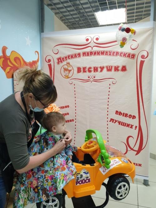 Первая стрижка младшего сына михаила. 04