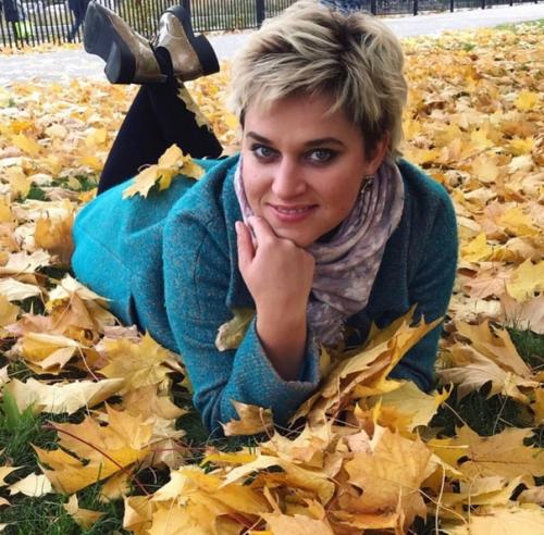 Все гнобили вопросами почему я так поправилась и надо меньше кушать. 01