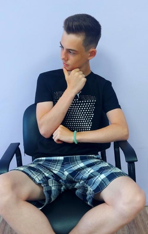 Правильно подобранная стрижка являются основополагающей деталью любого образа. 03