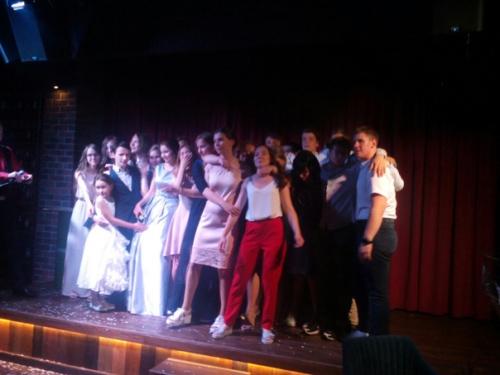 Разглядываю фотографии с вероникиного выпускного. 07