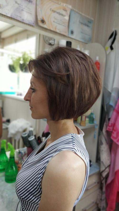 Праздничное событие - это повод для каждой женщины, чтобы покрасоваться, сделать макияж и прическу. 02