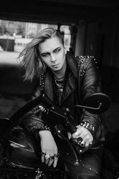 Жизнь так коротка, чтобы носить скучную одежду. 01