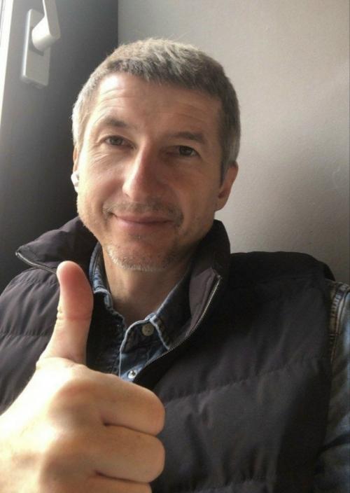 Борющийся с раком поджелудочной железы Евгений Алдонин вернулся в Москву после почти года лечения в Германии. 02