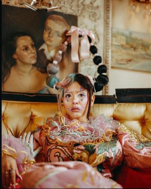 Мелани дала комментарий по поводу четырех фото, что фанаты недавно обнаружили в инстаграме фиби Джордан коули: 03