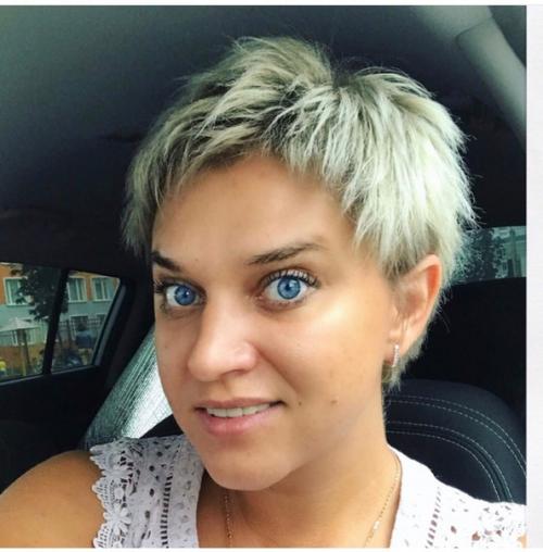 Все гнобили вопросами почему я так поправилась и надо меньше кушать. 02