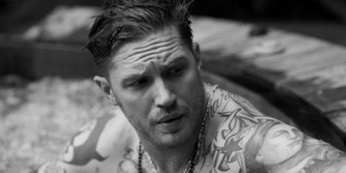 Прическа в стиле Гитлерюгенд (которую в народе также называют под фрица или под немца) - модная мужская стрижка с 2013 года. 01