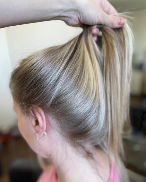 Виктория долго не решалась на окрашивание и сомневалась подойдёт ли ей. 02