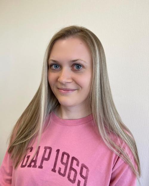 Виктория долго не решалась на окрашивание и сомневалась подойдёт ли ей. 03