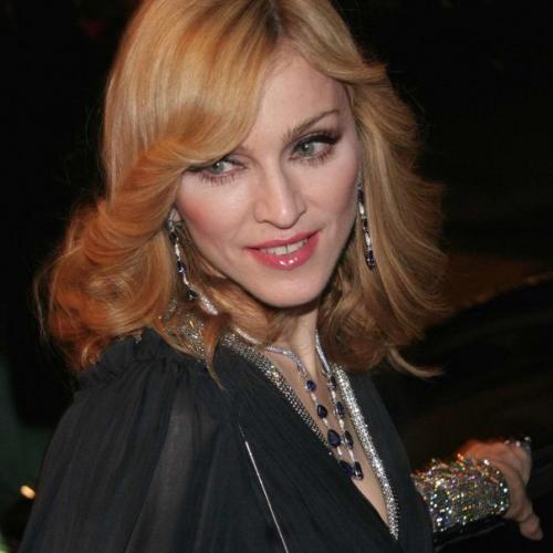 Ночью прогремела новость - 64-летнюю мадонну срочно госпитализировали после того, как нашли дома без сознания. 01