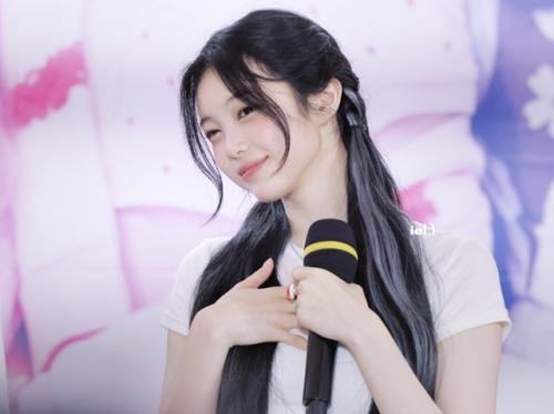 Корейские фанаты продолжают восхищаться причёсками Иан из Hearts2hearts. 02