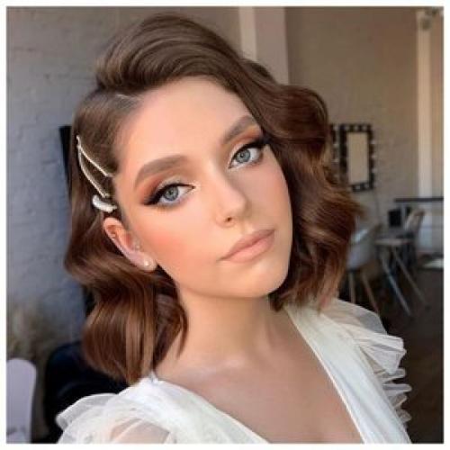 Локоны. Самая популярная укладка на средние волосы с удлиненной челкой на бок или прямой Шторка - это локоны. 05