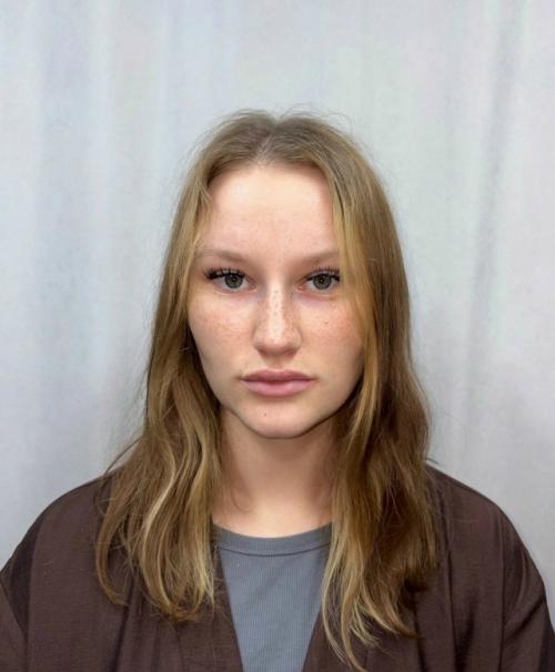 Есть что-то бесконечно уютное в том, когда взрослая дочь приезжает домой к родителям. 02