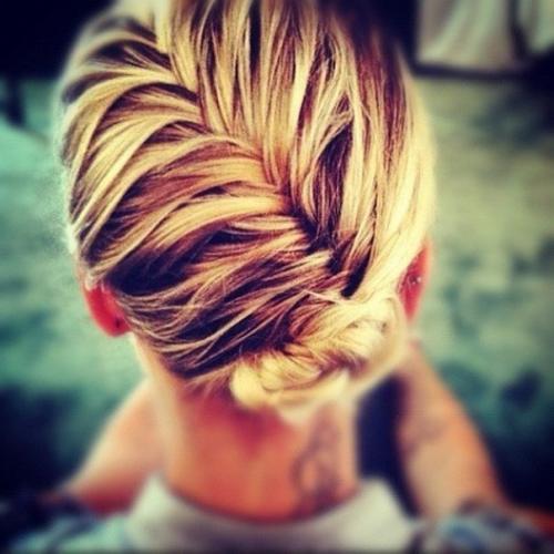 Бьюти - тренд: сложные пучки. 07