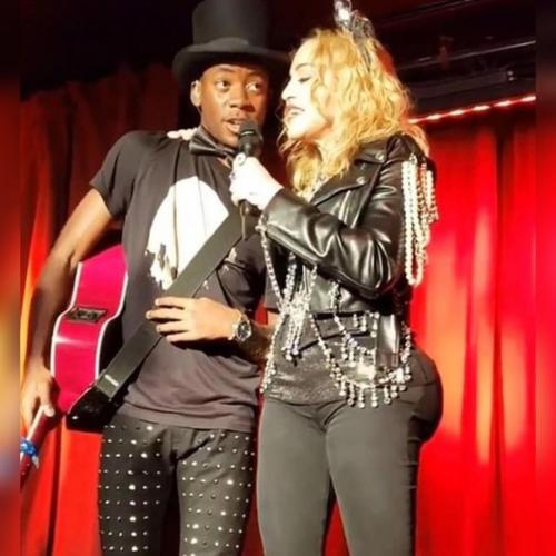 Ночью прогремела новость - 64-летнюю мадонну срочно госпитализировали после того, как нашли дома без сознания. 07