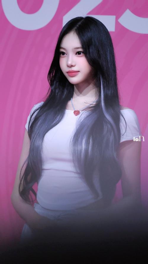 Корейские фанаты продолжают восхищаться причёсками Иан из Hearts2hearts. 03