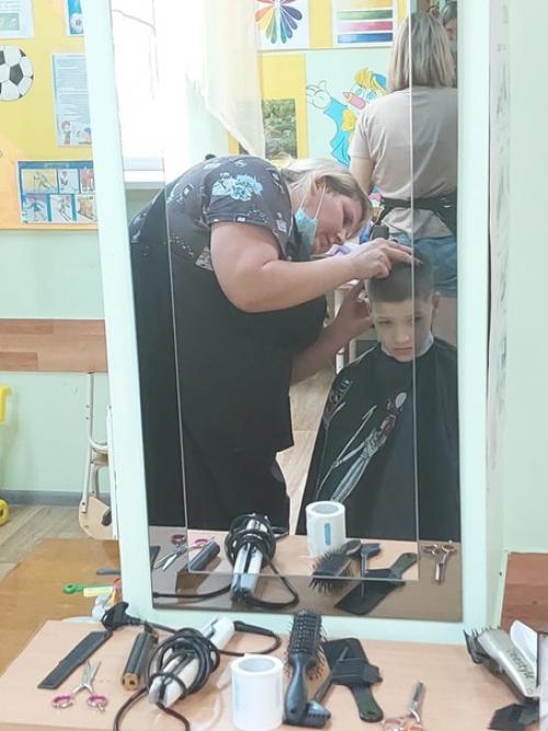 Одним из элементов подготовки к такому важному событию как новый учебный год, является стрижка. 04