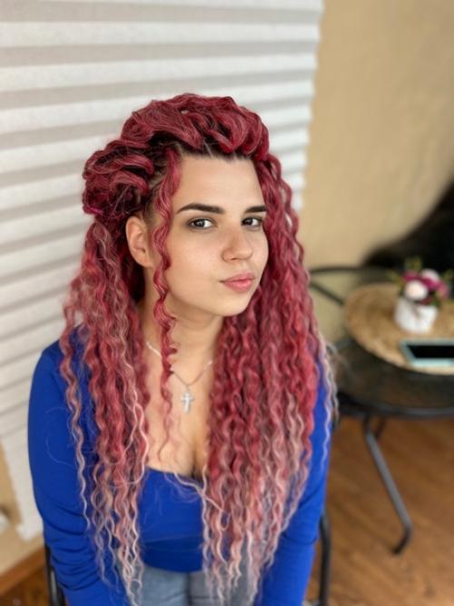 Вам наскучила обычная прическа и вы думаете, чтобы такого сделать с волосами, чтобы не надолго и безвредно? 02