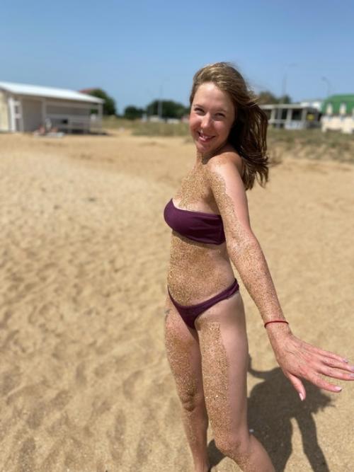 Всегда так интересно, как у людей с отпуска много фото, где они красивые, а точнее идеальная прическа, хорошо сидит одежда, осанка, улыбка …? 08