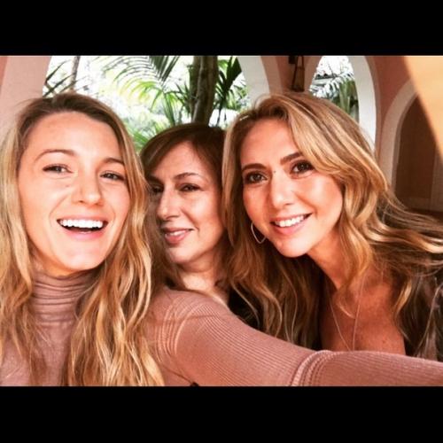 Блейк по-настоящему знает, что такое Дружба и поддержка этих тёплых, доверительных отношений с близкими. 01 Блейк по-настоящему знает, что такое Дружба и поддержка этих тёплых, доверительных отношений с близкими. 01