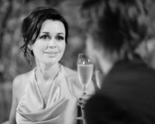 Глаза Завораживают: опубликованы романтичные фото Анастасии Заворотнюк и Петра Чернышева. 03