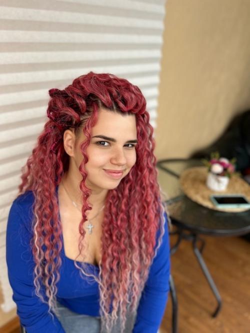 Вам наскучила обычная прическа и вы думаете, чтобы такого сделать с волосами, чтобы не надолго и безвредно? 01