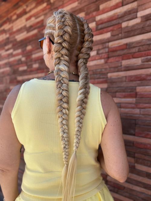 Как бы в дополнение к предыдущему посту, о том, что не все любят идеально затянутые и зализанные прически. 02