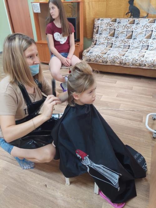 Одним из элементов подготовки к такому важному событию как новый учебный год, является стрижка. 02